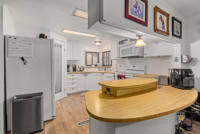 1113 Lee Roze Lane, Grants Pass, OR 97527