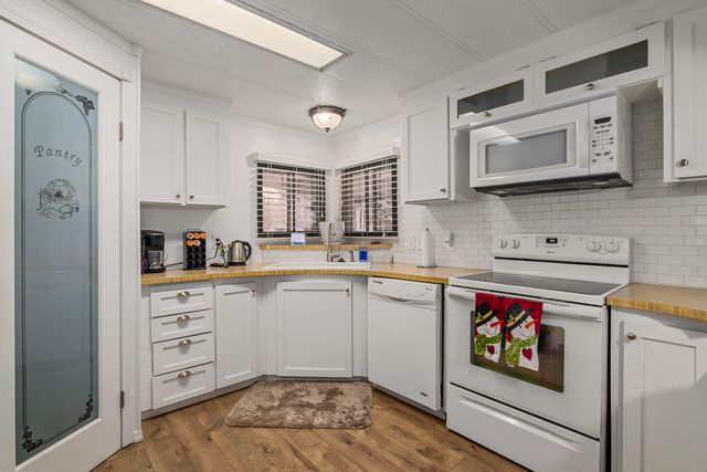 1113 Lee Roze Lane, Grants Pass, OR 97527