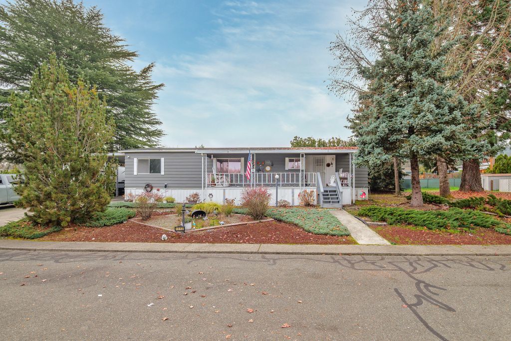 1113 Lee Roze Lane, Grants Pass, OR 97527