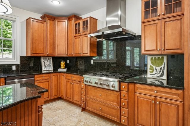 26 Arbor Rd, North Caldwell Boro, NJ 07006