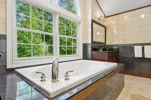 26 Arbor Rd, North Caldwell Boro, NJ 07006