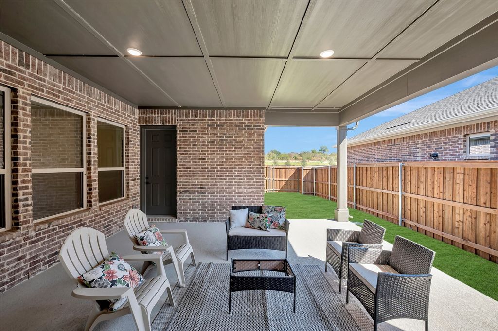 2085 Pine Grove Lane, Arlington, TX 76005 — photo 2