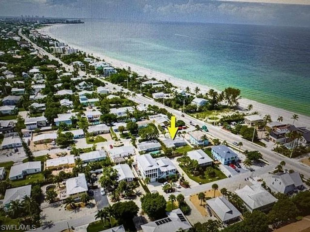 111 Hibiscus DR, FORT MYERS BEACH, FL 33931 — exterior