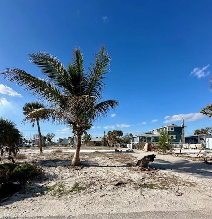 111 Hibiscus DR, FORT MYERS BEACH, FL 33931 — photo 4
