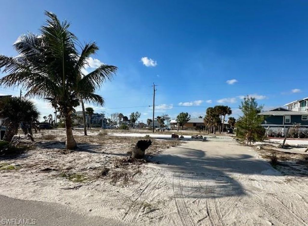 111 Hibiscus DR, FORT MYERS BEACH, FL 33931 — photo 5