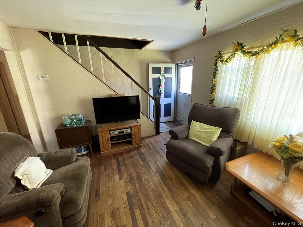 16 Heathcote Road, Lindenhurst, NY 11757 — photo 3