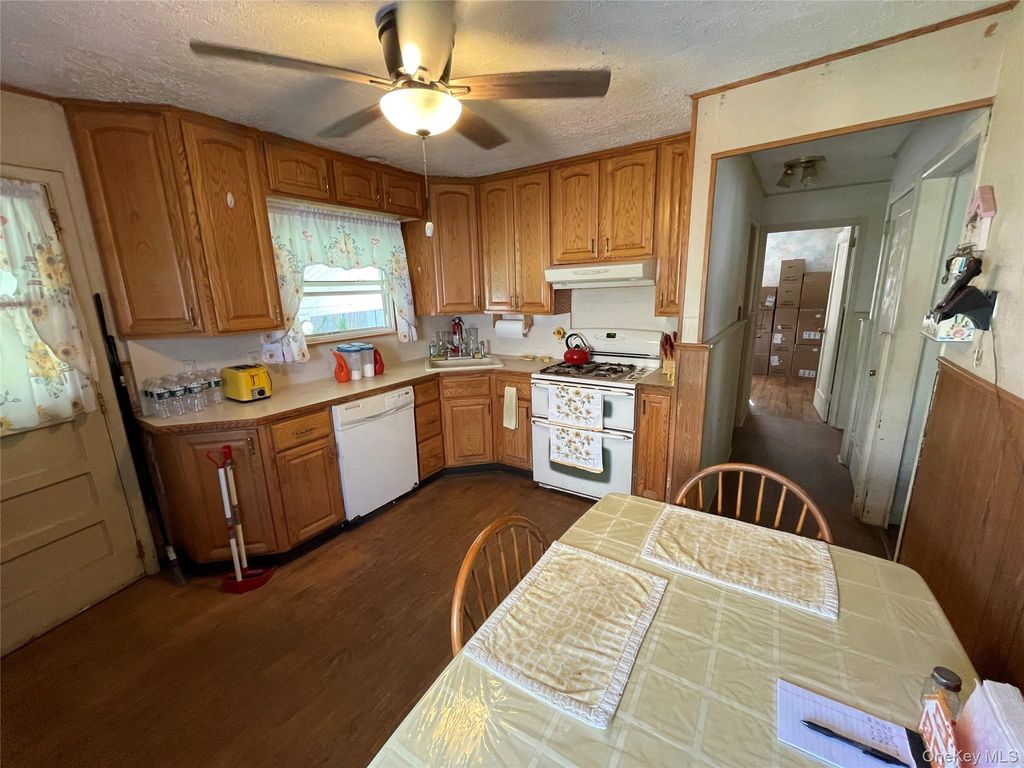 16 Heathcote Road, Lindenhurst, NY 11757 — photo 5