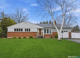 21 Raymond Place, Cromwell, CT 06416