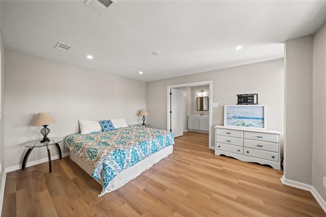 372 Ling Street, Hitchcock, TX 77563