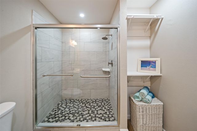 372 Ling Street, Hitchcock, TX 77563