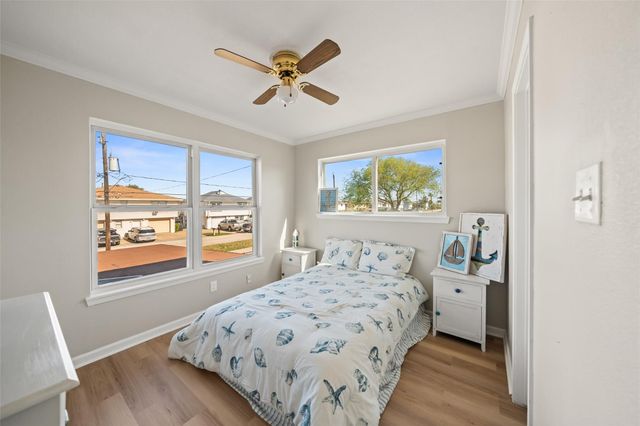 372 Ling Street, Hitchcock, TX 77563