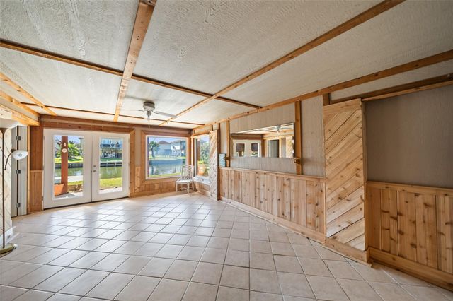 372 Ling Street, Hitchcock, TX 77563