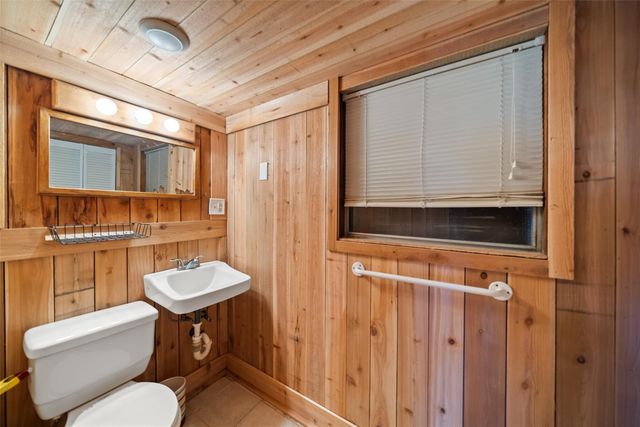 372 Ling Street, Hitchcock, TX 77563