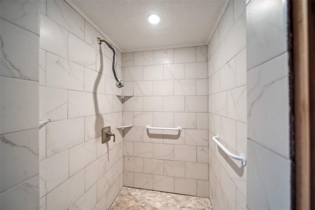 372 Ling Street, Hitchcock, TX 77563