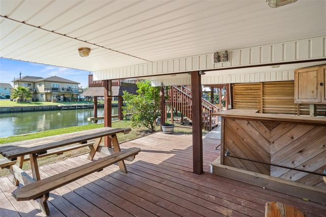 372 Ling Street, Hitchcock, TX 77563