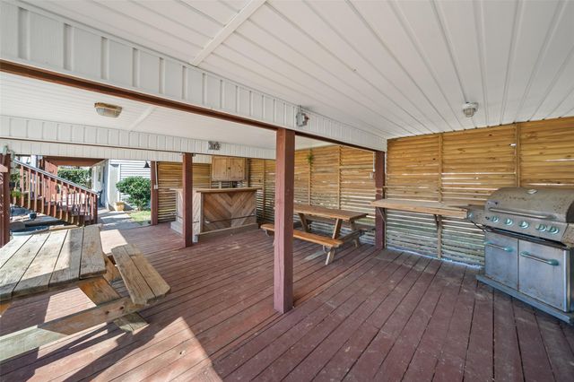 372 Ling Street, Hitchcock, TX 77563