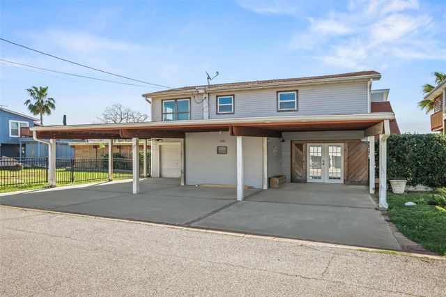 372 Ling Street, Hitchcock, TX 77563