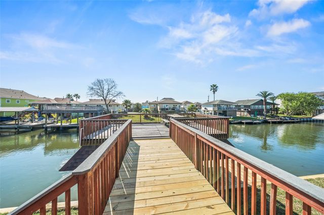 372 Ling Street, Hitchcock, TX 77563