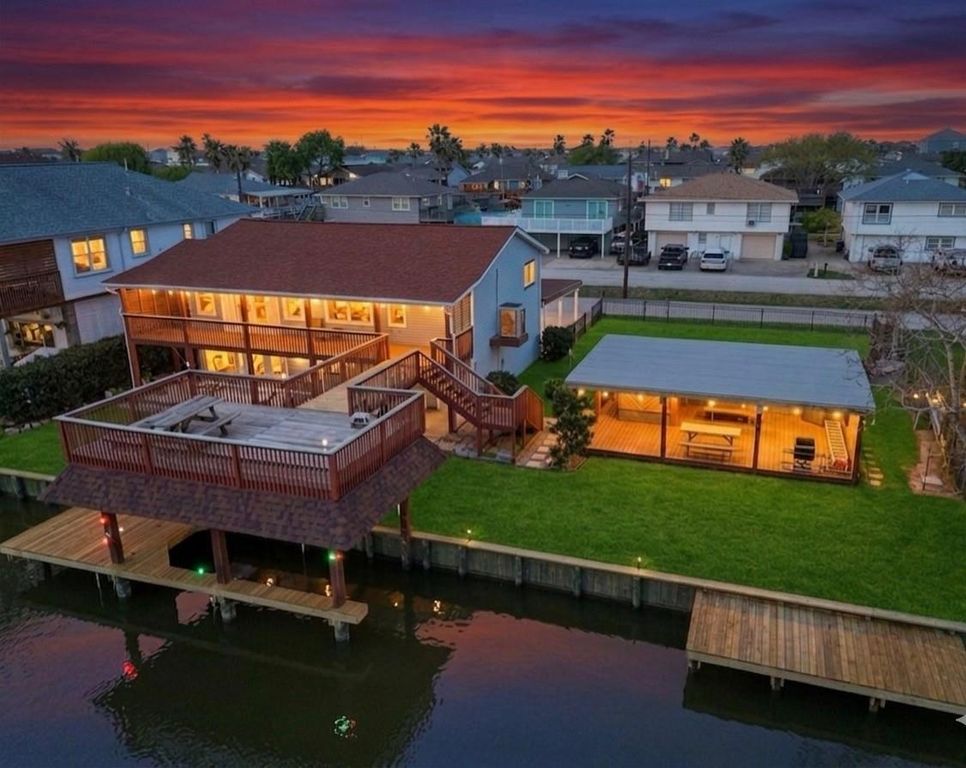 372 Ling Street, Hitchcock, TX 77563