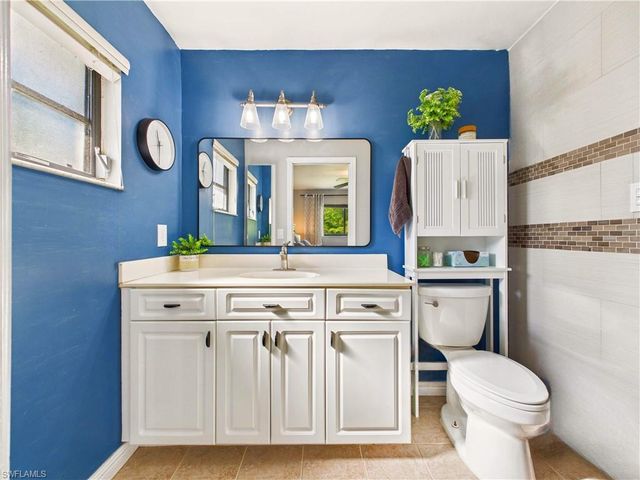 613 SW Santa Barbara PL, Cape Coral, FL 33991