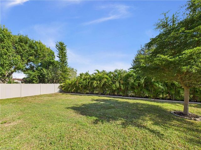 613 SW Santa Barbara PL, Cape Coral, FL 33991