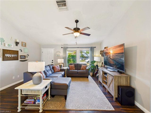 613 SW Santa Barbara PL, Cape Coral, FL 33991