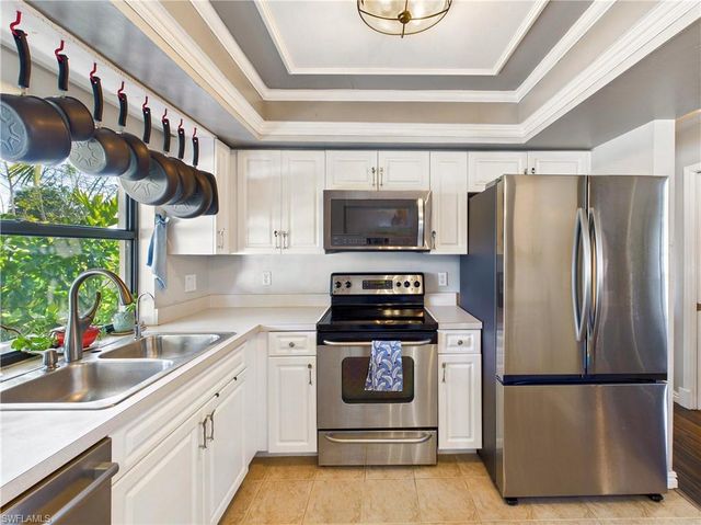 613 SW Santa Barbara PL, Cape Coral, FL 33991