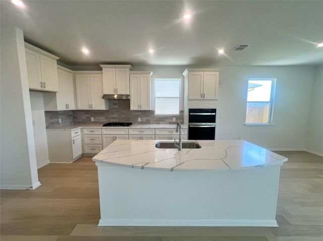 492 Young ST, Buda, TX 78610