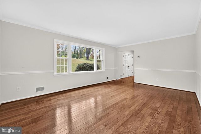 10536 KNOLLWOOD DR, Manassas, VA 20111