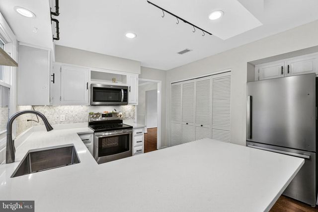 10536 KNOLLWOOD DR, Manassas, VA 20111