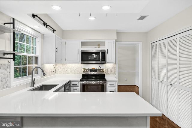 10536 KNOLLWOOD DR, Manassas, VA 20111