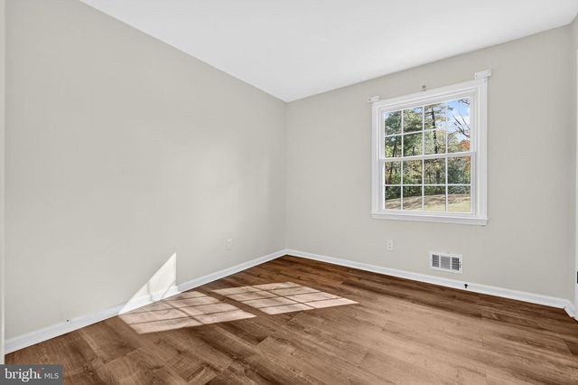 10536 KNOLLWOOD DR, Manassas, VA 20111