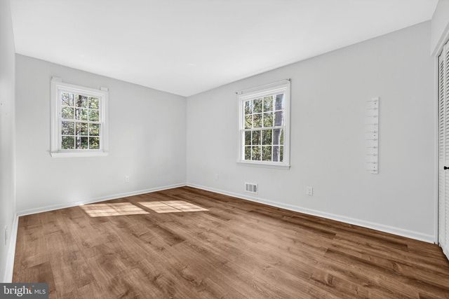 10536 KNOLLWOOD DR, Manassas, VA 20111