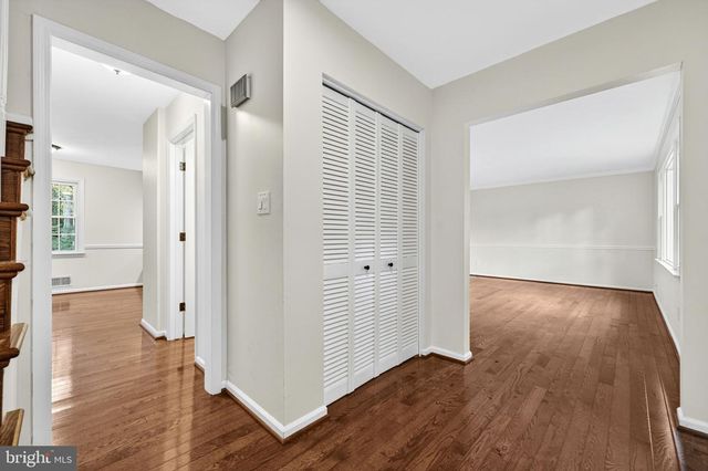 10536 KNOLLWOOD DR, Manassas, VA 20111