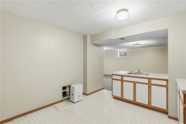 126 Villa Dr, Reserve, PA 15214