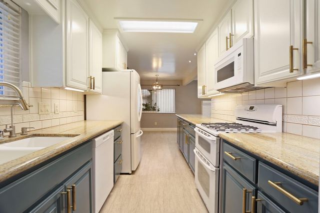 2019 Debbie Ln, Lodi, CA 95242