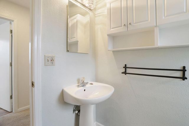 2019 Debbie Ln, Lodi, CA 95242
