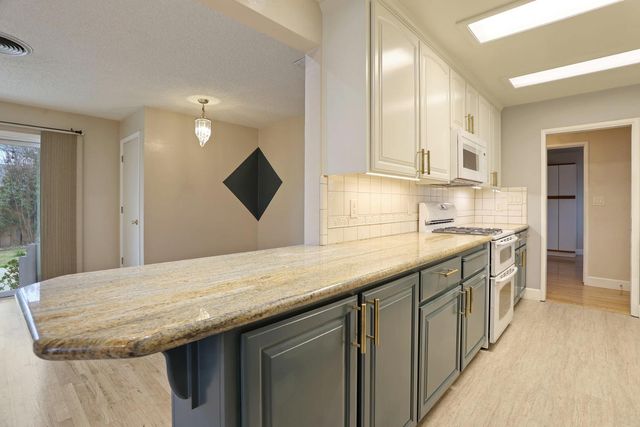 2019 Debbie Ln, Lodi, CA 95242