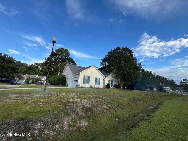 100 Southern Magnolia Court, Hampstead, NC 28443