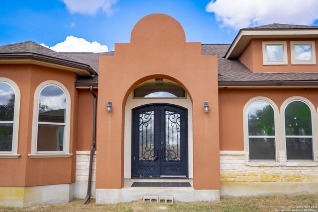 1427 County Road 323, Adkins, TX 78101
