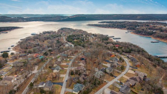 134 Deer Park Circle, Kimberling City, MO 65686