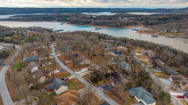 134 Deer Park Circle, Kimberling City, MO 65686