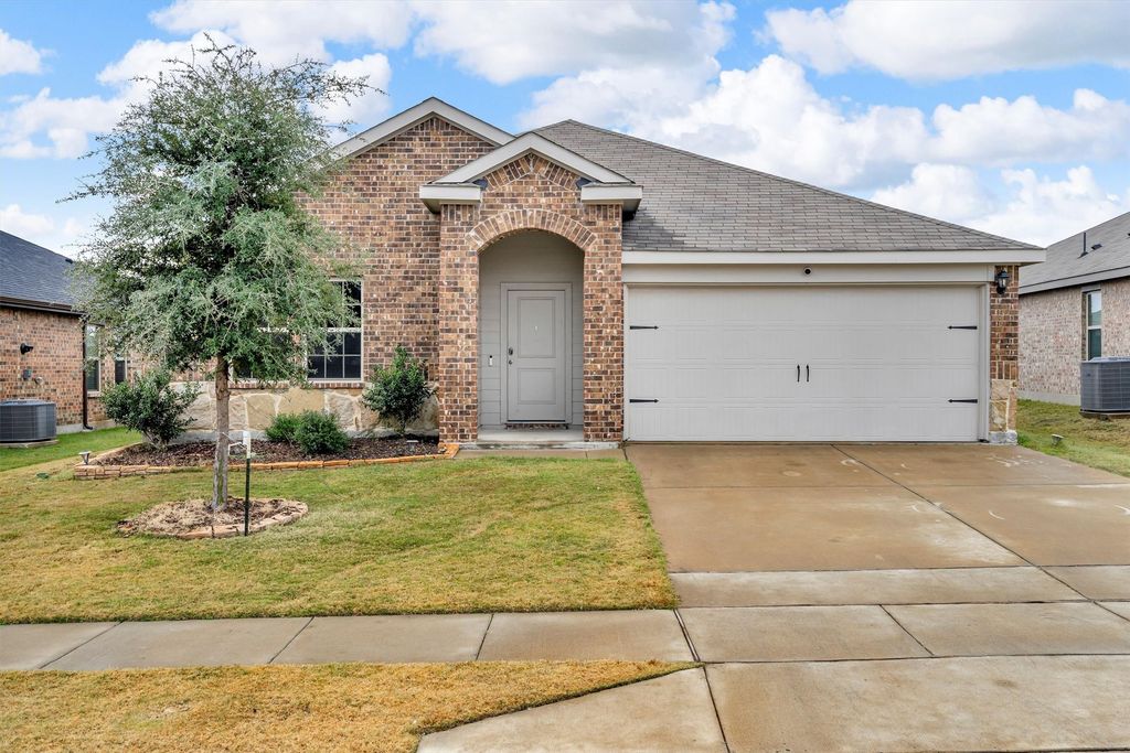 4206 Showboat Lane, Forney, TX 75126