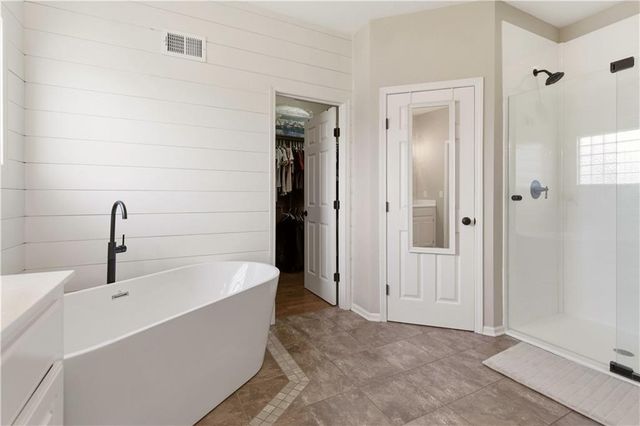716 SW 163rd Street, Lee's Summit, MO 64082