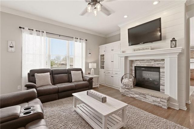 716 SW 163rd Street, Lee's Summit, MO 64082