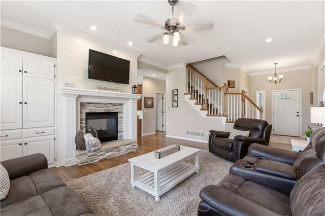 716 SW 163rd Street, Lee's Summit, MO 64082