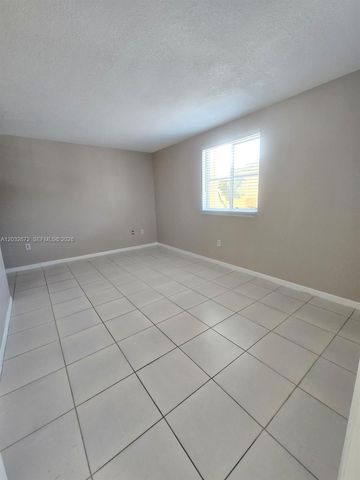 14961 SW 82nd Lane 21202, Miami, FL 33193