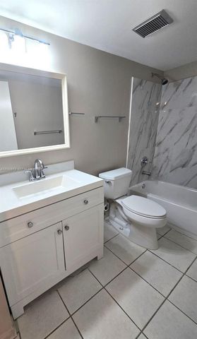 14961 SW 82nd Lane 21202, Miami, FL 33193