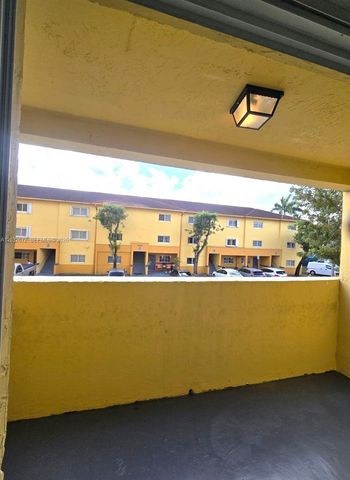 14961 SW 82nd Lane 21202, Miami, FL 33193
