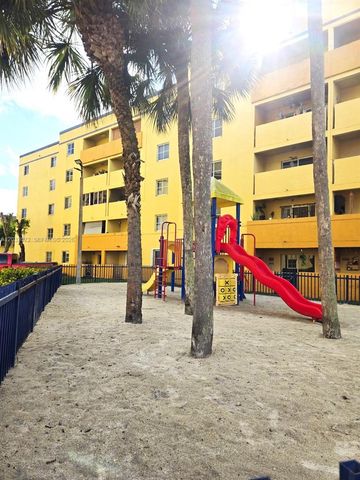 14961 SW 82nd Lane 21202, Miami, FL 33193